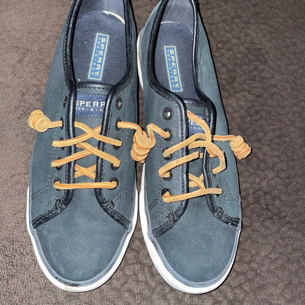 Black sperry’s lightly worn